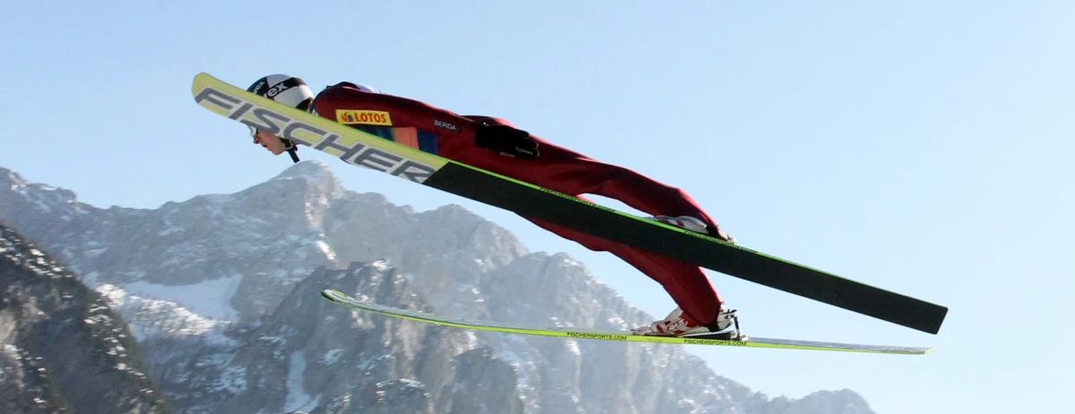 "Nigdy w życiu nie byłem na Turnieju Czterech Skoczni. To jest dla mnie pierwsza taka impreza. Postaram dać z siebie wszystko" - mówi w rozmowie z reporterem RMF FM Maciejem Pałahickim młody polski skoczek narciarski, Klemens Murańka.