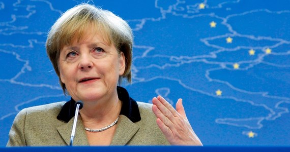 "Kryzys zadłużeniowy strefy euro jest daleki od zakończenia" - powiedziała kanclerz Niemiec Angela Merkel w wywiadzie z okazji Nowego Roku. "Reformy, które wprowadziliśmy, zaczynają oddziaływać. Jednak musimy nadal być cierpliwi" - dodała.
