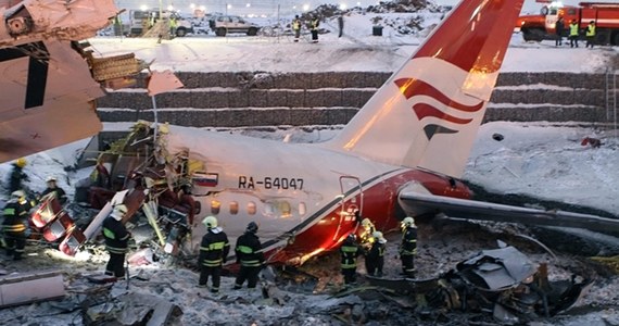 Mimo podejrzenia, że do sobotniej katastrofy Tu-204 na lotnisku Wnukowo doprowadziła awaria hamulców, linia lotnicza, której samolot się rozbił, nie wstrzymała lotów maszyn tego typu. Wciąż nie wiadomo, co doprowadziło do tragedii. Na razie ustalono jedynie, że nie doszło do niej przez stan pasa na lotnisku Wnukowo.