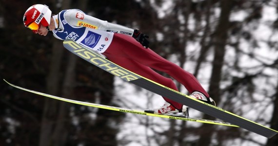 Kamil Stoch zajął piąte miejsce w kwalifikacjach do drugiego konkursu Turnieju Czterech Skoczni w niemieckim Garmisch-Partenkirchen. Awans do zawodów wywalczyło sześciu Polaków. Odpadł Klemens Murańka, zdyskwalifikowany za nieprzepisowy kombinezon.