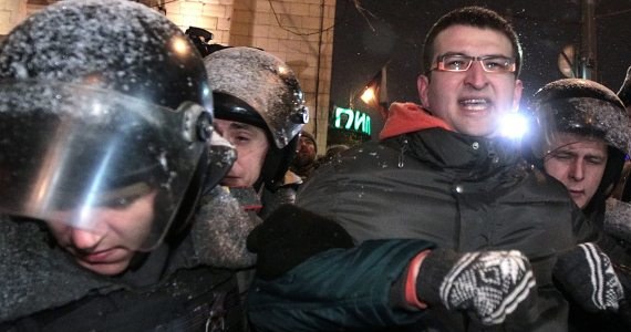 Siły specjalne policji OMON nie pozwoliły stronnikom radykalnej opozycji na zorganizowanie w Moskwie i Petersburgu manifestacji w obronie prawa do zgromadzeń. Zatrzymano kilkunastu uczestników akcji, którzy skandowali "Rosja bez Putina!" i "Nowy Rok bez Putina!".