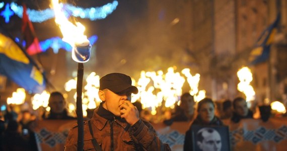 Dwa tysiące osób uczestniczyło w Kijowie w marszu z pochodniami z okazji rocznicy urodzin Stepana Bandery. We wtorek minęły 104 lata od przyjścia na świat tego przywódcy frakcji Organizacji Ukraińskich Nacjonalistów.