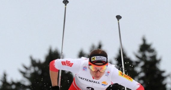 Justyna Kowalczyk jako pierwsza, z przewagą 50,3 s nad Norweżką Therese Johaug, rozpoczęła  bieg na dochodzenie na 15 km techniką dowolną z Cortiny d'Ampezzo do Dobbiaco. To czwarta konkurencja prestiżowego cyklu Tour de Ski. Polka po trzech etapach jest liderką i najpoważniejszą kandydatką do końcowego triumfu.