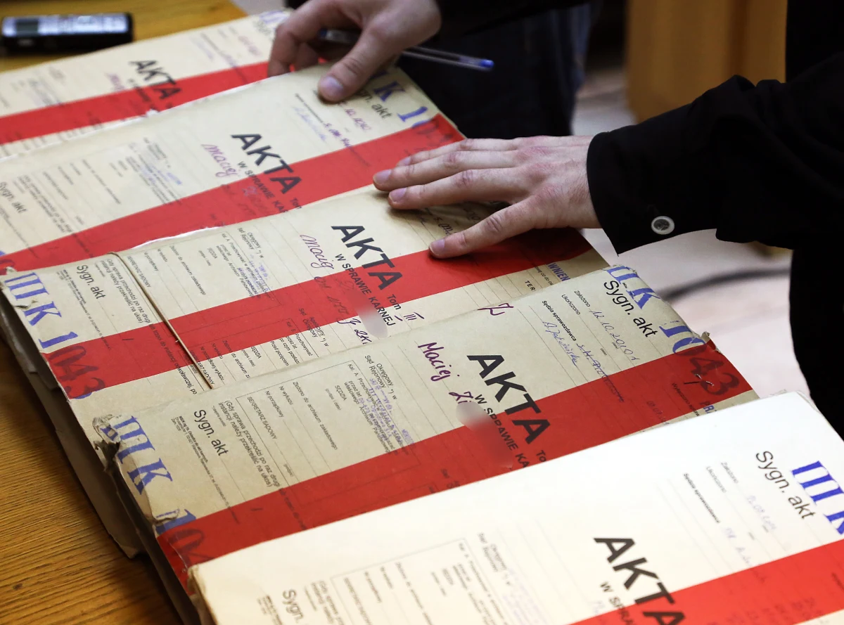 3 lata więzienia i 8 lat zakazu prowadzenia pojazdów - taki wyrok usłyszał Maciej Z. Pięć lat temu prowadzone przez niego ferrari rozbiło się o filar wiaduktu w Warszawie. Na miejscu zginął pasażer auta - dziennikarz Jarosław Zabiega. Obrona zapowiedziała już apelację od wyroku.