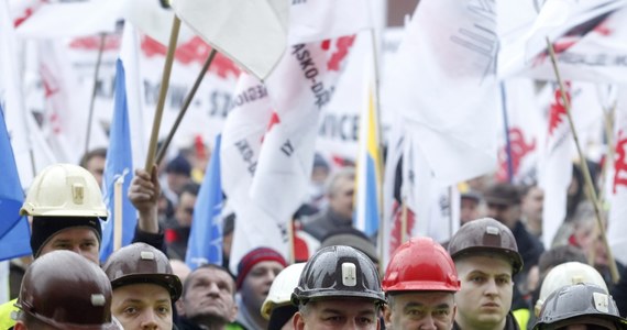 W lutym zastrajkować może kilkadziesiąt tysięcy mieszkańców Śląska. W regionie trwają przygotowania do gigantycznego protestu - informuje "Rzeczpospolita".