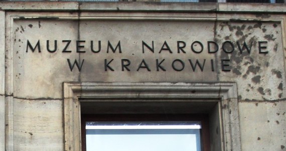 Z powodu braku śniegu wciąż nie udało się uruchomić ślizgawki przed gmachem Głównym Muzeum Narodowego w Krakowie. "Czekamy na zmianę pogody" - mówi dyrektor placówki Zofia Gołubiew.