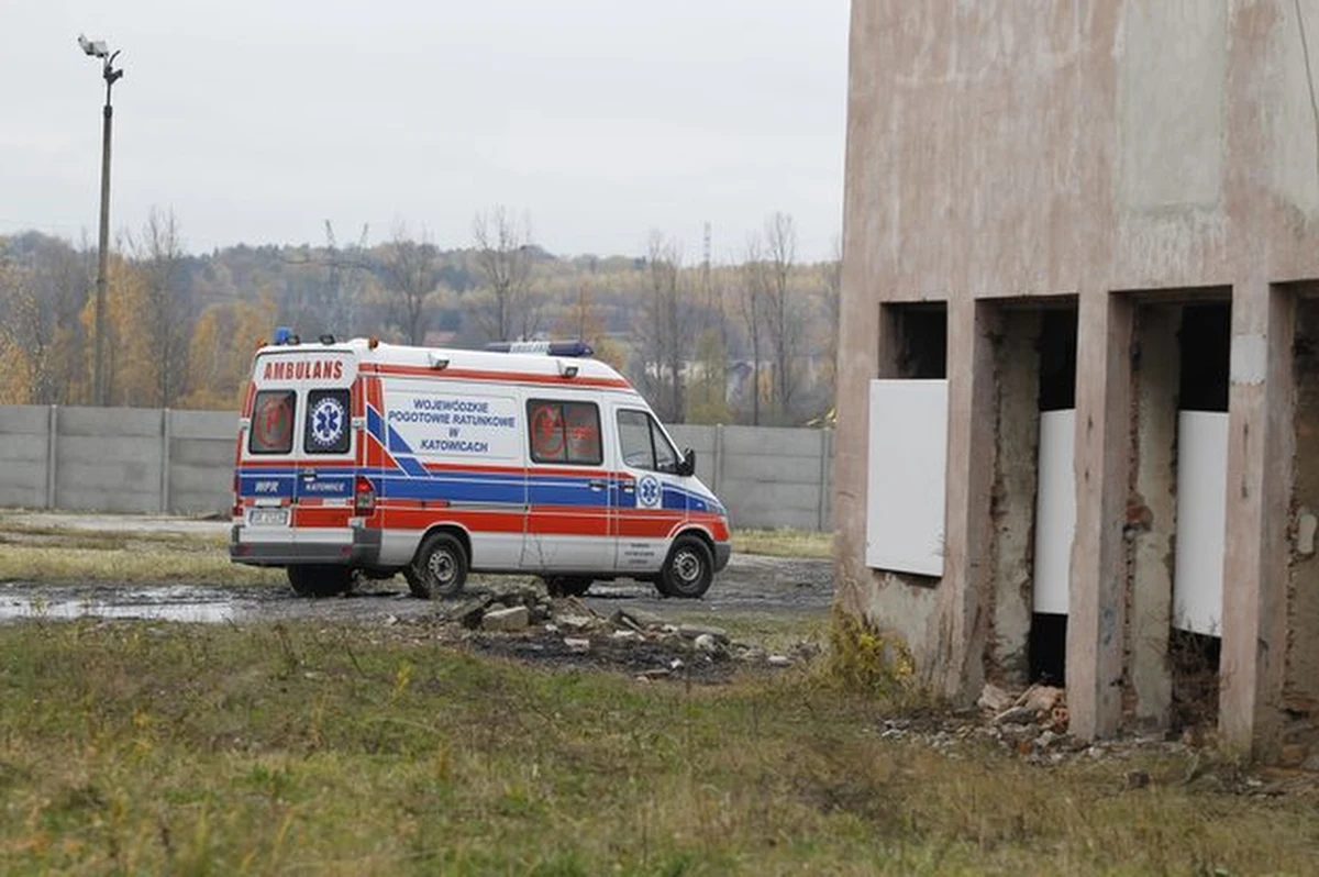 Prowadzenie robót niezgodnie z przepisami oraz brak właściwego dozoru - to wstępne przyczyny wypadku w kopalni Wujek-Śląsk w Rudzie Śląskiej. W nocy zginął tam 38-letni górnik. Spadła na niego bryła węgla.