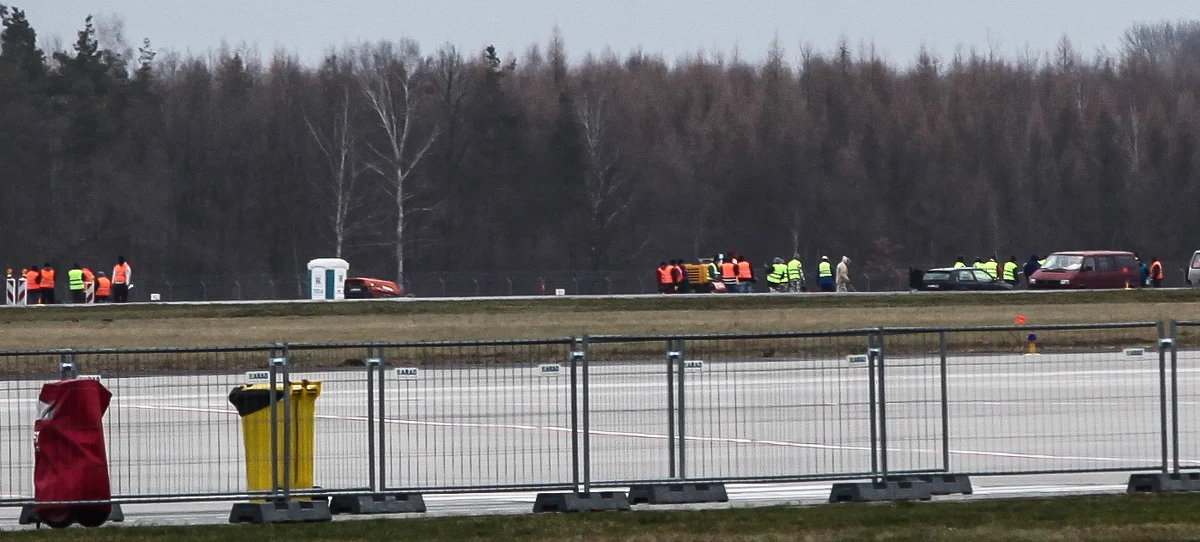 Do rana prowadzone będą prace naprawcze na dwóch betonowych fragmentach drogi startowej lotniska w Modlinie. Jak poinformowali przedstawiciele lotniska, jakość prac oceni jutro  specjalna komisja.