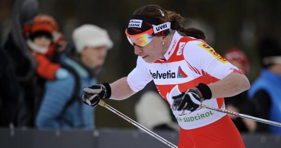 Justyna Kowalczyk wygrała szósty etap Tour de Ski. Tym razem była najszybsza na 10 kilometrów techniką klasyczną we włoskim Dobiacco. Przed finałowym podbiegiem pod Alpe Cermis jej przewaga nad drugą w klasyfikacji generalnej Therese Johaug wynosi 2 minuty 8 sekund.