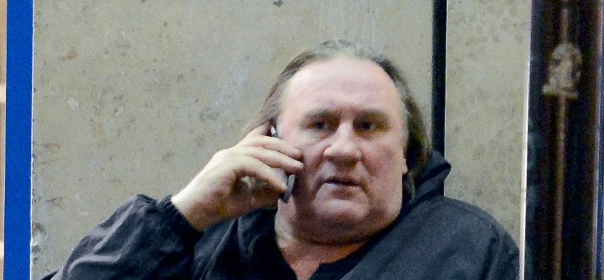 Francuski gwiazdor Gerard Depardieu przybył do czarnomorskiego kurortu Soczi. "Ma spotkać się z rosyjskim prezydentem i być może odebrać z jego rak rosyjski paszport" - poinformował rzecznik Kremla Dmitrij Pieskow. 