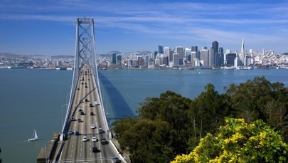 Tankowiec staranował podporę mostu w San Francisco