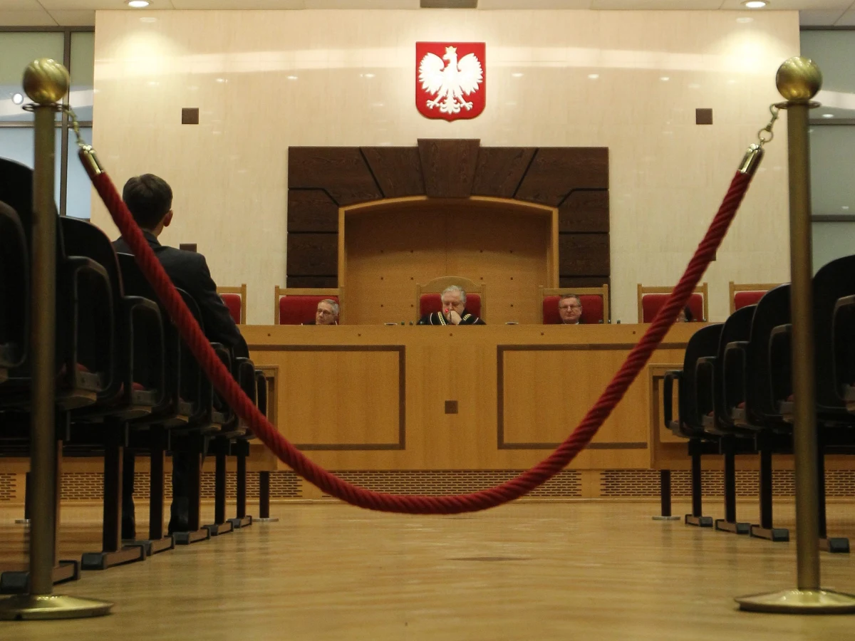 Nasze dzieci są przyjmowane do szkół na zasadach niezgodnych z prawem - uznał Trybunał Konstytucyjny. Zmienić trzeba przepis dający ministrowi zbyt dużą swobodę w ustalaniu zasad rekrutacji. W tej chwili szef resortu edukacji reguluje owe zasady w drodze rozporządzenia, które może sobie dowolnie stworzyć.