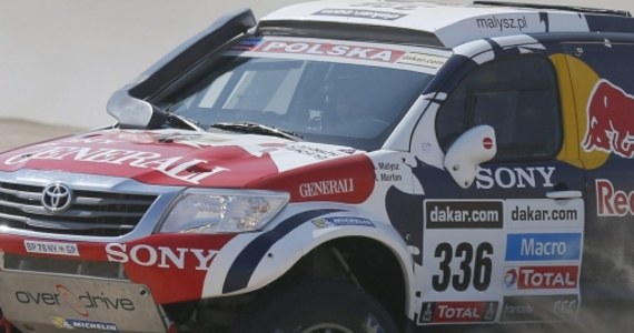 Po czterech etapach 35. Rajdu Dakar Adam Małysz z pilotem Krzysztofem Martonem (Toyota Hilux) awansowali z 21. na 19. miejsce. Od prowadzącej załogi francuskiej Stephane Peterhansel i Jean Paul Cottret (Mini) dzieli ich niespełna dwie i pół godziny.