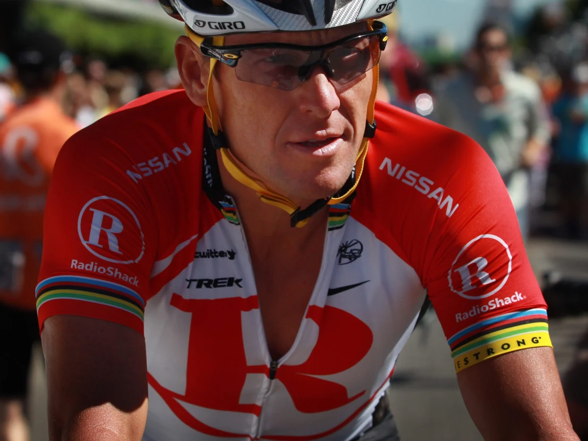 Szef Amerykańskiej Agencji Antydopingowej (USADA) przyznał w programie "60 minut sportu", że w 2004 roku Lance Armstrong chciał przekazać na konto tej organizacji ćwierć miliona dolarów. Amerykański kolarz został dożywotnio zdyskwalifikowany za stosowanie zakazanych środków.