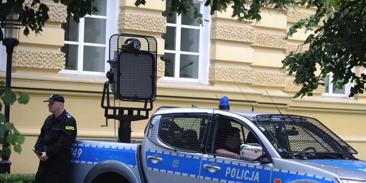 Warszawska prokuratura wszczęła śledztwo w sprawie zakupu przez policję systemu LRAD - dowiedział się reporter RMF FM Krzysztof Zasada. LRAD to specjalne głośniki do rozpraszania demonstracji. Przetarg na te urządzenia zakwestionowała Najwyższa Izba Kontroli.