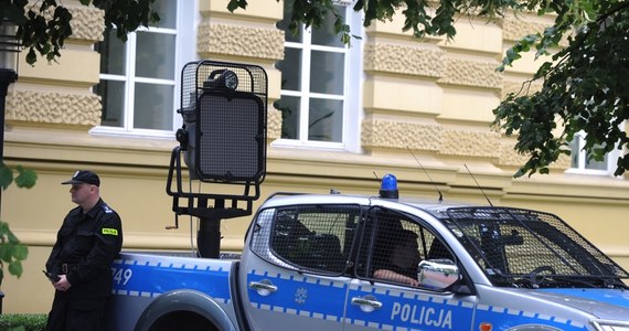 Warszawska prokuratura wszczęła śledztwo w sprawie zakupu przez policję systemu LRAD - dowiedział się reporter RMF FM Krzysztof Zasada. LRAD to specjalne głośniki do rozpraszania demonstracji. Przetarg na te urządzenia zakwestionowała Najwyższa Izba Kontroli.