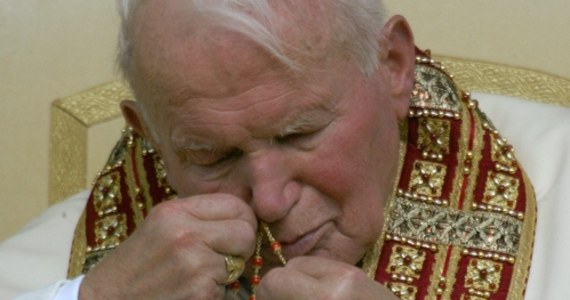 "Jan Paweł II zostanie ogłoszony świętym najpóźniej w 2014 roku" - ogłosił jeden z jego najbliższych współpracowników kardynał Giovanni Battista Re. Nieoficjalnie wiadomo, że prace nad wymaganym do kanonizacji cudem potrwają jeszcze sporo czasu.
