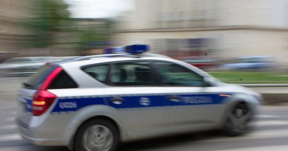 Komendant Główny Policji nakazał zawieszenie funkcjonowania e-Posterunku, czyli informatycznego systemu do gromadzenia danych i zeznań przez policjantów. Po ponad dwóch latach praktycznego testowania tego sprzętu w kilku województwach okazało się, że nie ma przepisów regulujących gromadzenie i przechowywanie danych osobowych w tych urządzeniach.