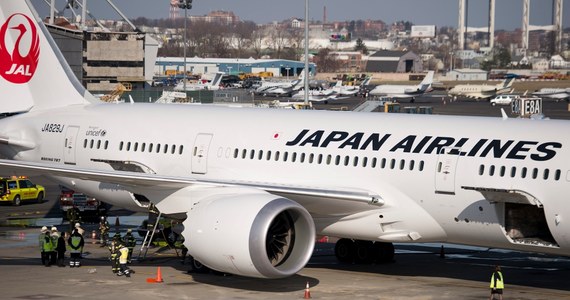 Boeing tłumaczy się z problemów z samolotami 787 Dreamliner. Ostatnio między innymi w maszynie należącej do Japan Airlines pojawił się dym. Rzecznik Boeinga stwierdził, że producent samolotu jest "świadomy sytuacji" oraz, że "współpracuje z liniami, by zrozumieć co się stało".
