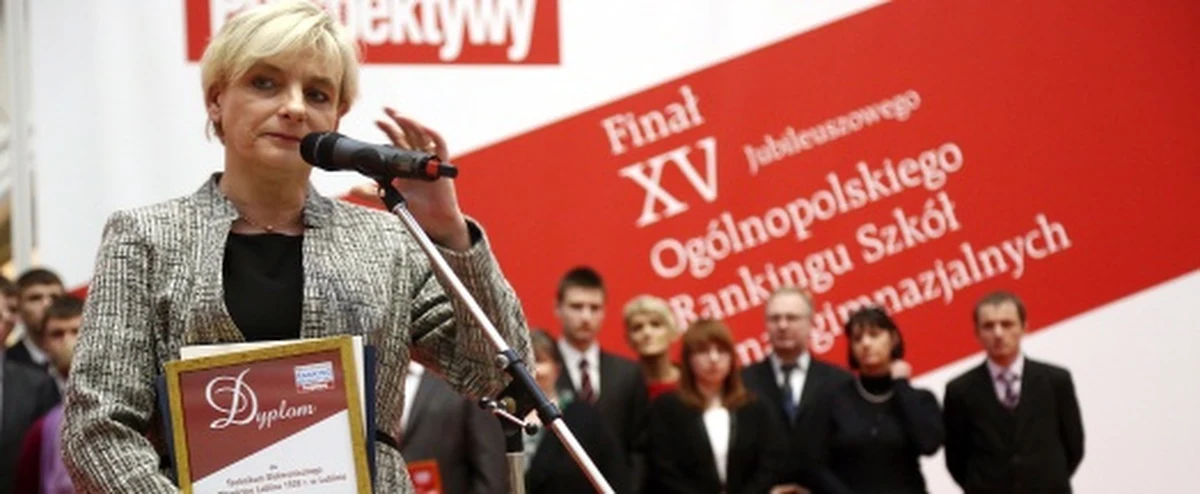 Na Politechnice Warszawskiej uhonorowano dziś zwycięzców ogólnopolskiego rankingu szkół ponadgimnazjalnych. Najlepsze szkoły w Polsce to Liceum Ogólnokształcące nr XIV we Wrocławiu i Technikum Elektroniczne z Lublina. Ranking po raz piętnasty przygotowały miesięcznik "Perspektywy" i dziennik "Rzeczpospolita". 