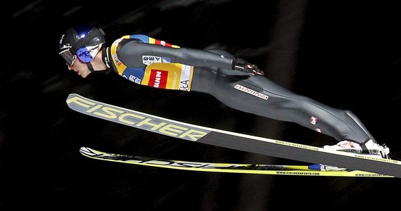 62 zawodników, wśród nich - lider klasyfikacji generalnej Pucharu Świata Austriak Gregor Schlierenzauer. Tak wygląda lista startowa na kilka godzin przed początkiem kwalifikacji do konkursu indywidualnego Pucharu Świata w skokach narciarskich na Wielkiej Krokwi w Zakopanem. Polska stolica Tatr znów zatętni dzisiaj sportowymi emocjami.