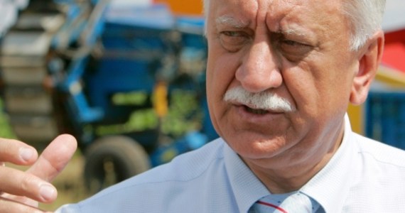 Premier Białorusi Michaił Miasnikowicz zapowiedział masowe zwolnienia wśród urzędników państwowych. Pracę mogłoby stracić aż 13 tysięcy osób. Sięgającą 25 procent redukcję zatrudnienia w aparacie państwowym zlecił prezydent Alaksandr Łukaszenka.