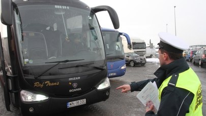 Niesprawne hamulce, zużyte bieżniki. Takie autobusy woziły dzieci