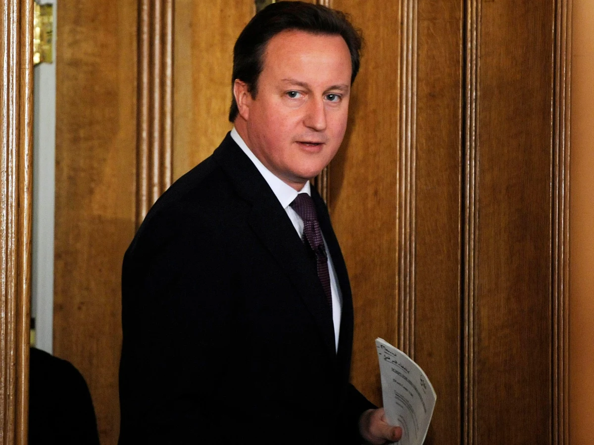 Wielka Brytania udzieli wsparcia logistycznego francuskiej interwencji w Mali, która m.in. ma na celu pomóc tamtejszym siłom zbrojnym w powstrzymaniu rebelii islamistów. Wczoraj malijskie wojsko, wspierane przez siły francuskie, przejęło kontrolę nad miastem Konna wstrzymując pochód rebeliantów na południe kraju.