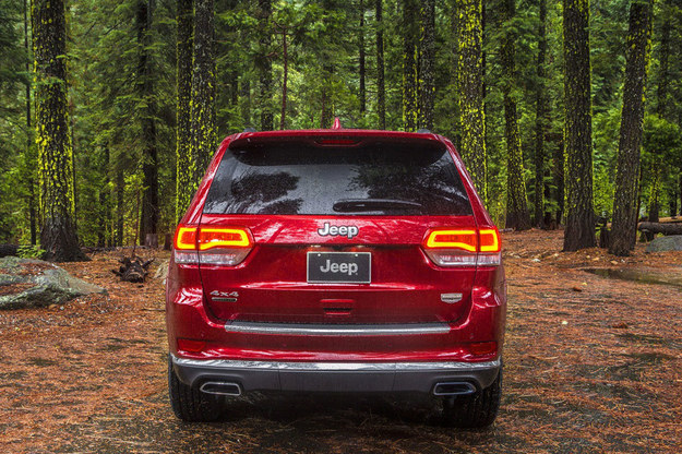 Jeep poddał znacznemu liftingowi swój flagowy model, czyli Grand Cherokee. Zmieniono nie tylko nadwozie, ale i wnętrze.