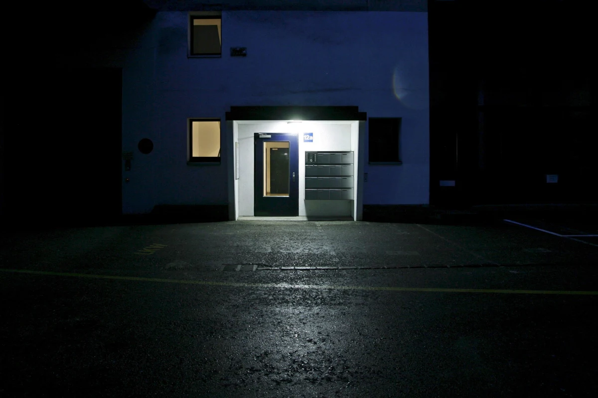 Po raz pierwszy na świecie lekarze zdecydowali się zezwolić na jednoczesną eutanazję bliźniaków. Dwóch głuchoniemych 45-latków z Antwerpii, na północy Belgii, zdecydowało się umrzeć razem, gdy okazało się, że tracą wzrok.