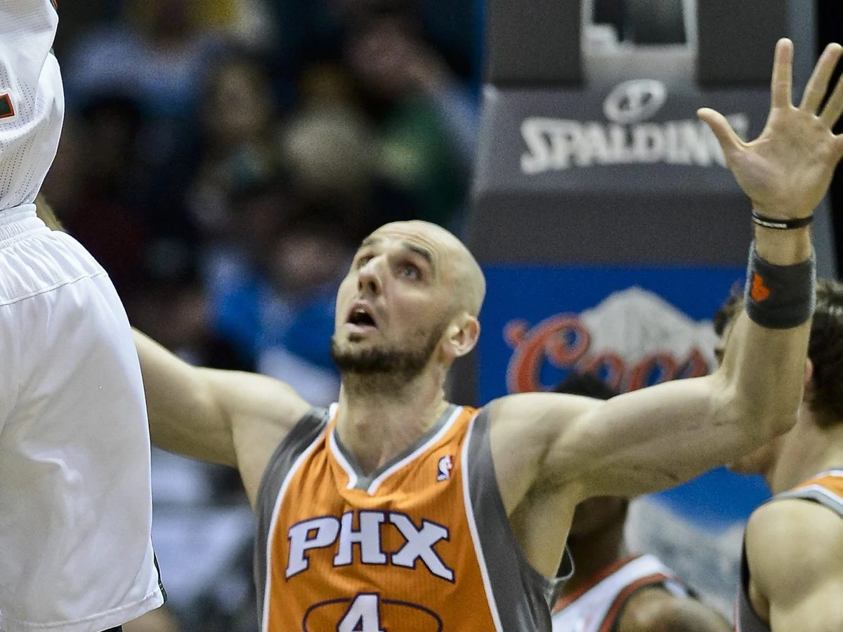 Marcin Gortat uzyskał 15. double-double w sezonie. Polak zdobył 19 punktów i miał 15 zbiórek, ale jego Phoenix Suns przegrali z najlepszym w tym sezonie w NBA Oklahoma City Thunder 90:102.