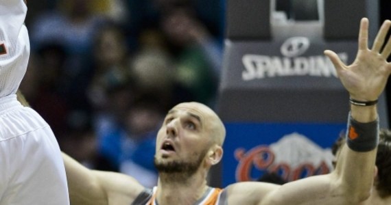 Marcin Gortat uzyskał 15. double-double w sezonie. Polak zdobył 19 punktów i miał 15 zbiórek, ale jego Phoenix Suns przegrali z najlepszym w tym sezonie w NBA Oklahoma City Thunder 90:102.