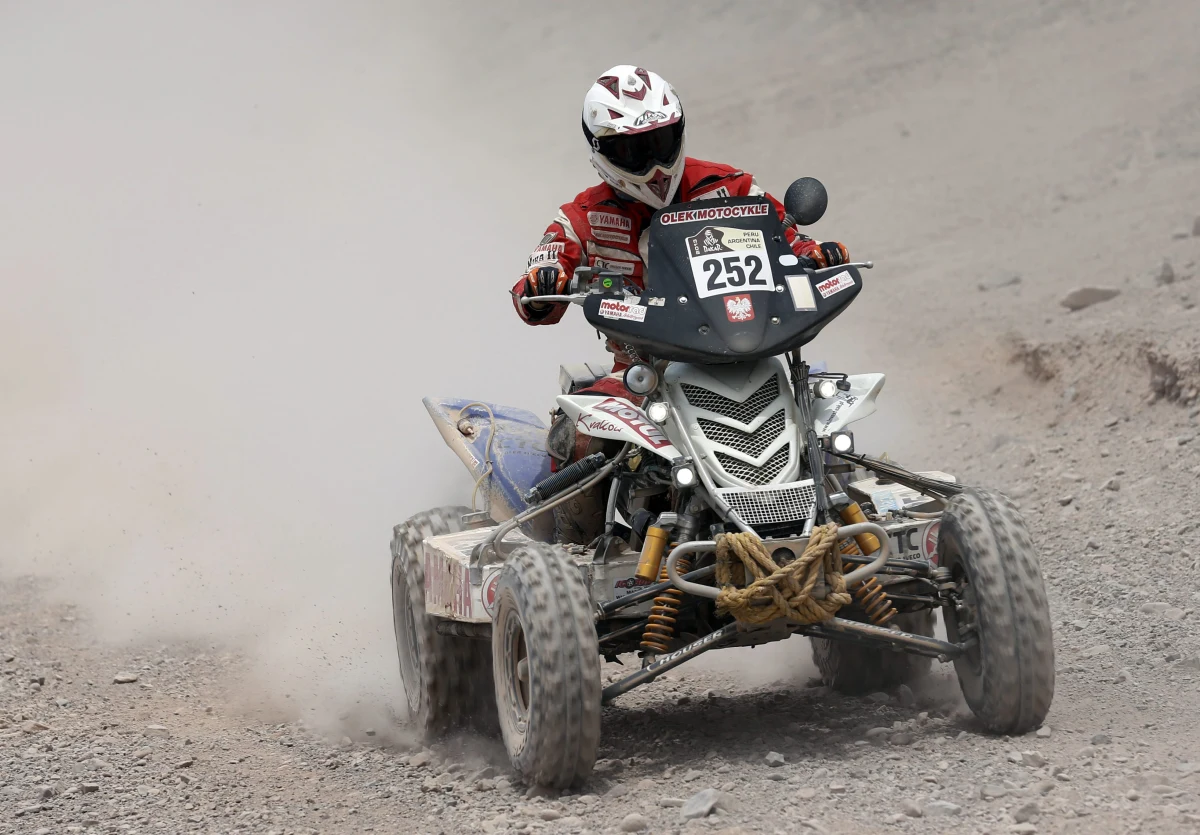 Łukasz Łaskawiec ponownie wygrał etap 35. Rajdu Dakar. Po poniedziałkowym sukcesie we wtorek najszybciej pokonał liczącą 357 kilometrów trasę odcinka specjalnego 10. etapu z Cordoby do La Rioja w Argentynie. W efekcie w klasyfikacji quadów awansował na czwarte miejsce. Liderem pozostaje natomiast Argentyńczyk Marcos Patronelli.