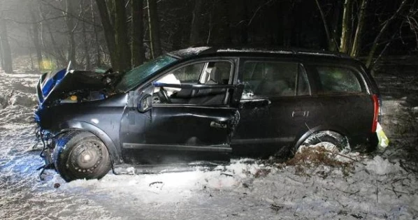 Nie dostosowanie prędkości do panujących warunków na drodze często kończy się tragedią  