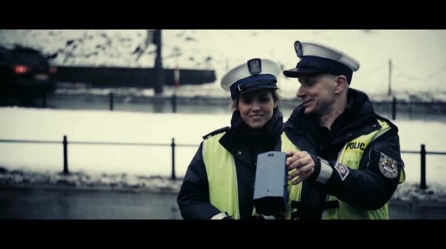 O tym filmie mówi się, że ukaże prawdziwe oblicze polskiej policji! Nowy film Wojciecha Smarzowskiego to historia siedmiu policjantów, których, poza pracą, łączy przyjaźń, imprezy, sportowe samochody i wspólne interesy. Ich mały, zamknięty świat z pozoru działa doskonale. Wszystko się zmienia, gdy w tajemniczych okolicznościach ginie jeden z nich. O morderstwo zostaje oskarżony sierżant Ryszard Król (Bartek Topa). Próbując oczyścić się z zarzutów, odkrywa prawdę o przestępczych powiązaniach na najwyższych szczeblach władzy. 