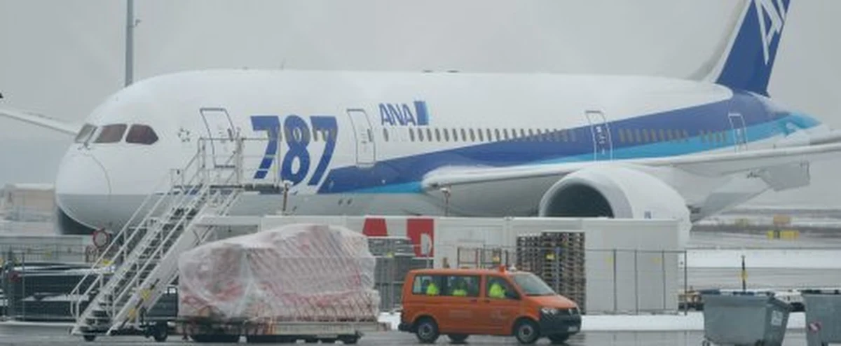 Samoloty Boeing 787 Dreamliner nieprędko zobaczymy na niebie. Potrzeba kilkunastu dni na przeanalizowanie problemu, a potem jeszcze dodatkowego czasu na usunięcie usterek. Nasz amerykański korespondent Paweł Żuchowski rozmawiał w tej sprawie z ekspertem, jednym z konstruktorów tego samolotu, Tadeuszem Prucia.