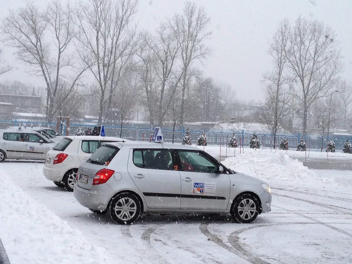 Bardzo miłą niespodziankę przygotowali dla przyszłych kierowców pracownicy Wojewódzkiego Ośrodka Ruchu Drogowego w Szczecinie. Każdy, kto dziś nie zda egzaminu teoretycznego, może w ciągu kilku godzin... podejść do niego jeszcze raz. Wszystko po to, by kursanci mogli uniknąć zdawania testu na nowych zasadach, które zaczną obowiązywać od jutra.