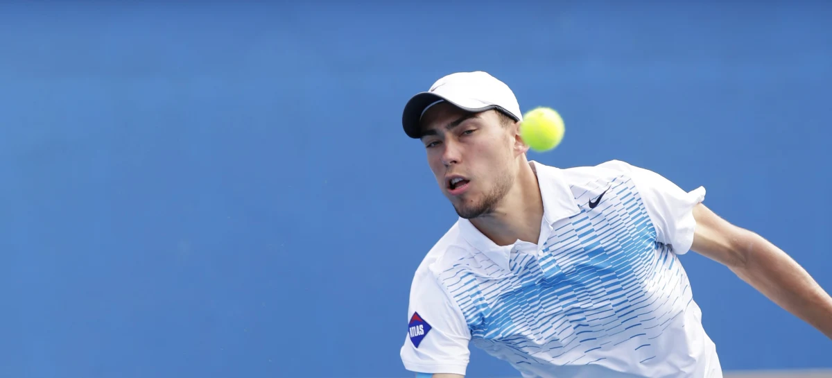 Jerzy Janowicz został ukarany grzywną w wysokości 2500 dolarów za kłótnię z chorwacką sędzią prowadzącą jego mecz w drugiej rundzie wielkoszlemowego turnieju Australian Open na twardych kortach w Melbourne Park. Dziś polski tenisista odpadł w trzeciej.