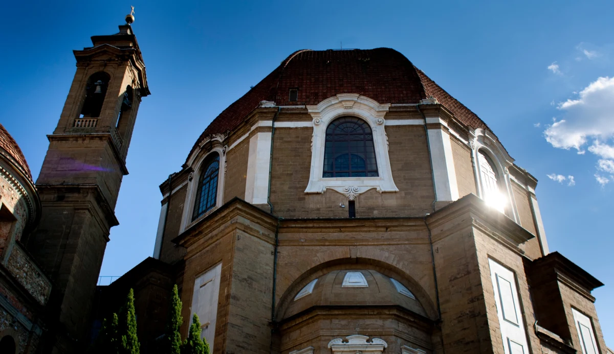 Michał Anioł skopiował od Leonarda da Vinci wielki projekt architektoniczny - taką tezę postawił przedstawiciel urzędu nadzoru nad zabytkami w tym mieście, Vincenzo Vaccaro. Zdaniem specjalisty, plagiat dotyczył kuli wieńczącej kopułę zakrystii w bazylice świętego Wawrzyńca we Florencji.