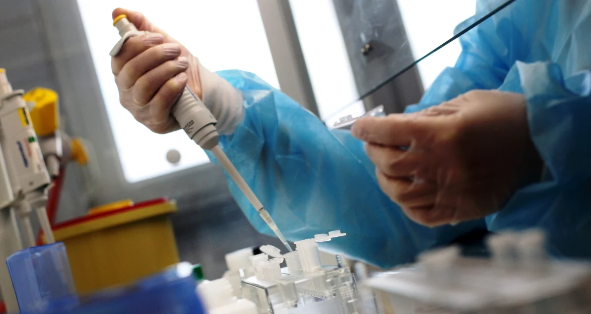 Do 8 firm w kraju trafiło 10 ton zanieczyszczonego mleka w proszku ze Szczekocin - poinformował rzecznik Głównego Inspektoratu Sanitarnego Jan Bondar. W firmach tych trwają kontrole. Nie wiadomo, jaka substancja była w składzie mleka. Ustala to prokuratura.