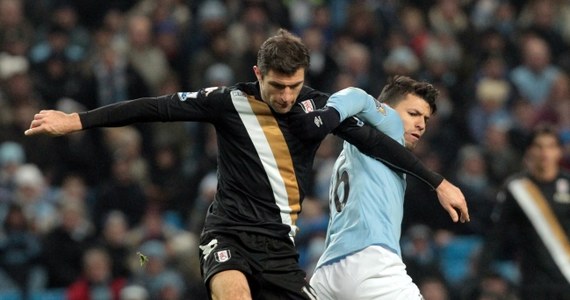 Manchester City odniósł czwarte z rzędu zwycięstwo w piłkarskiej ekstraklasie Anglii. W 23. kolejce pokonał u siebie Fulham Londyn 2:0. Do lidera, lokalnego rywala - United, który w niedzielę zagra z Tottenhamem Hotspur, traci obecnie cztery punkty.