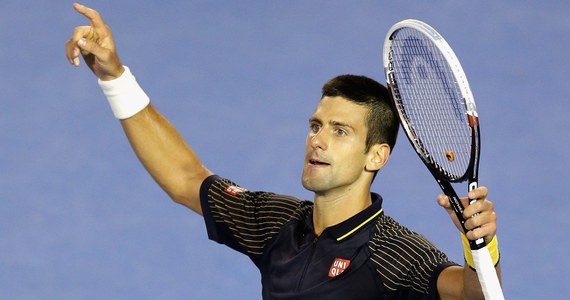 Rozstawiony z numerem 1. Serb Novak Djokovic potrzebował ponad pięciu godzin, aby pokonać rozstawionego z nr 15. Szwajcara Stanislasa Wawrinkę. Panowie spotkali się w czwartej rundzie tenisowego turnieju Australian Open, rozgrywanego na twardych kortach w Melbourne Park.
