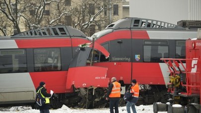 Pociągi czołowo zderzyły się w Wiedniu, ponad 40 rannych