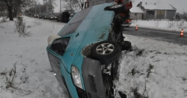 Dachującym busem jechało w sumie 6 osób  