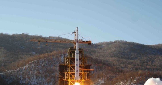 Korea Północna samodzielnie zbudowała najważniejsze elementy rakiety dalekiego zasięgu - uważają eksperci z Korei Południowej. Pocisk w grudniu 2012 roku wyniósł na orbitę pierwszego satelitę.