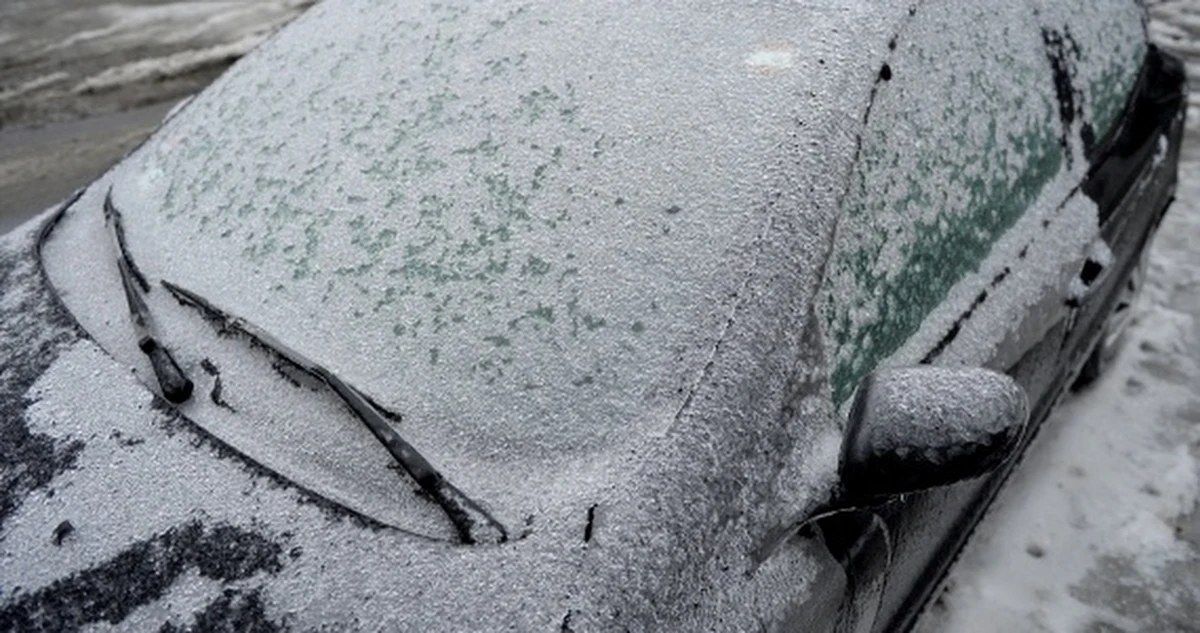 Stłuczka za stłuczką na drogach w województwie śląskim, oblodzone drogi także w Małopolsce. Reporterzy RMF FM i nasi słuchacze ostrzegają przed fatalnymi warunkami do jazdy w południowej Polsce. W nocy może być jeszcze gorzej.