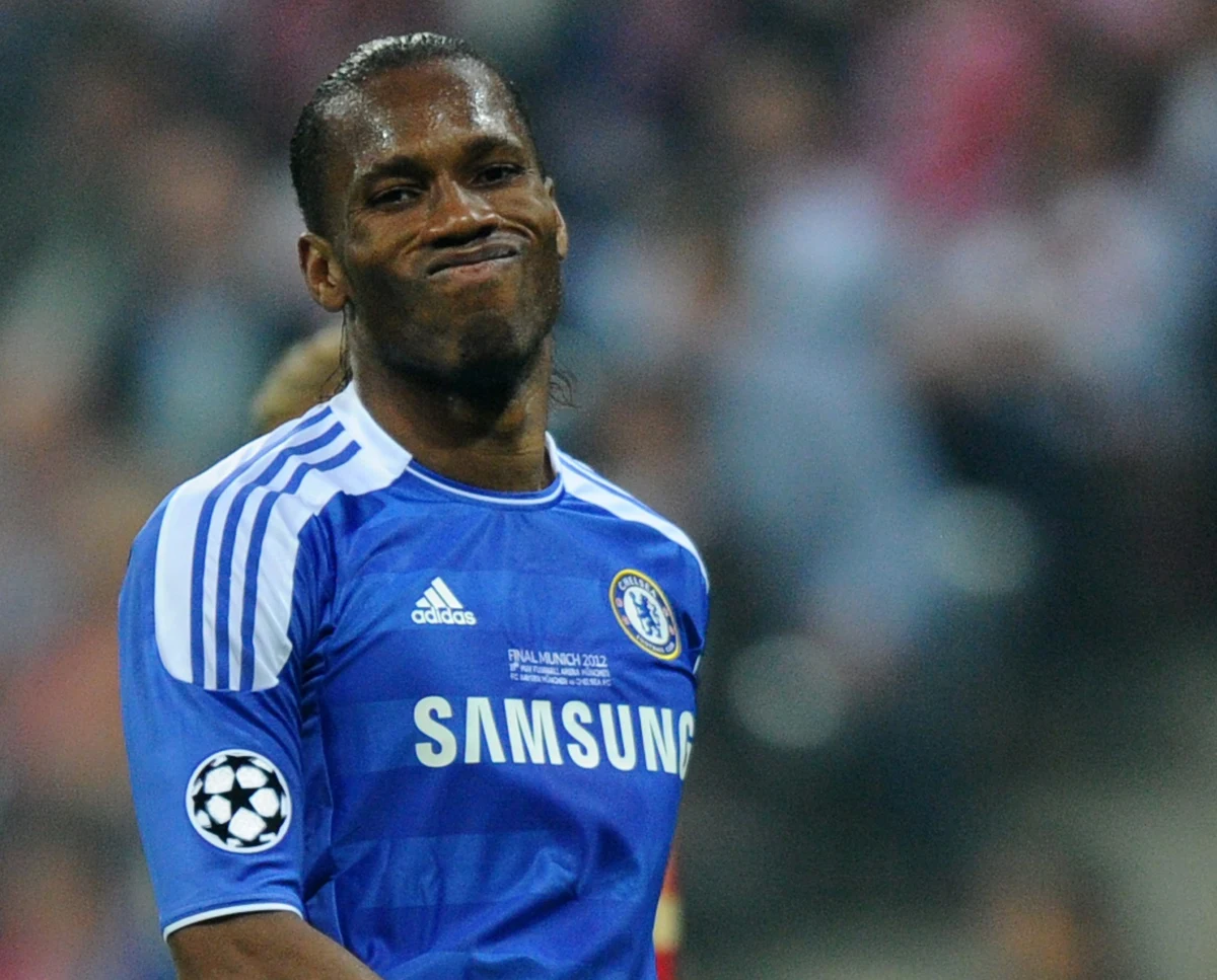 Didier Drogba - bez wątpienia jeden z najlepszych afrykańskich piłkarzy w historii futbolu, otoczony tylko nieco mniej znanymi kolegami - chce w końcu zdobyć mistrzostwo Afryki. Dla piłkarza chińskiego Shanghai Shenhua to już chyba ostatnia szansa na triumf w tej imprezie. Przed Wybrzeżem Kości Słoniowej dziś pierwszy mecz w Pucharze Narodów Afryki. Rywalem będzie Togo.