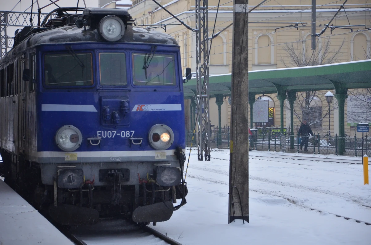 Rozmowy ostatniej szansy nie przyniosły rezultatu. Kolejowi związkowcy nie rezygnują z przeprowadzenia zapowiadanego na piątek protestu. Strajk ostrzegawczy będzie trwał dwie godziny, od 7:00 do 9:00 rano - poinformował Leszek Miętek, szef Konfederacji Kolejarskich Związków Zawodowych.