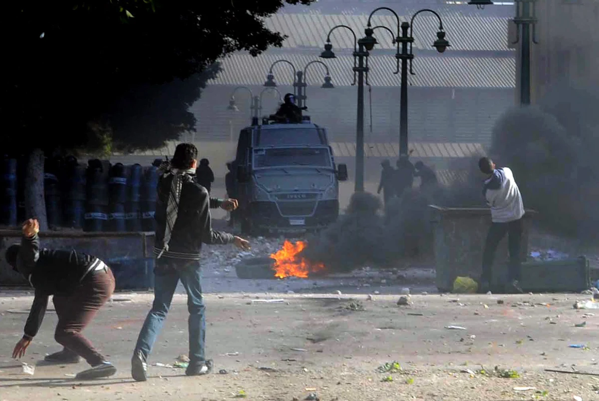 Co najmniej 4 osoby zginęły, a ponad 200 osób zostało rannych w Egipcie w trakcie demonstracji antyrządowych, w drugą rocznicę wybuchu protestów, które doprowadziły do obalenia autorytarnego prezydenta Hosniego Mubaraka. Policja starła się z demonstrantami w czterech miastach.