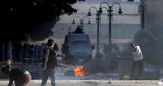 Co najmniej 4 osoby zginęły, a ponad 200 osób zostało rannych w Egipcie w trakcie demonstracji antyrządowych, w drugą rocznicę wybuchu protestów, które doprowadziły do obalenia autorytarnego prezydenta Hosniego Mubaraka. Policja starła się z demonstrantami w czterech miastach.